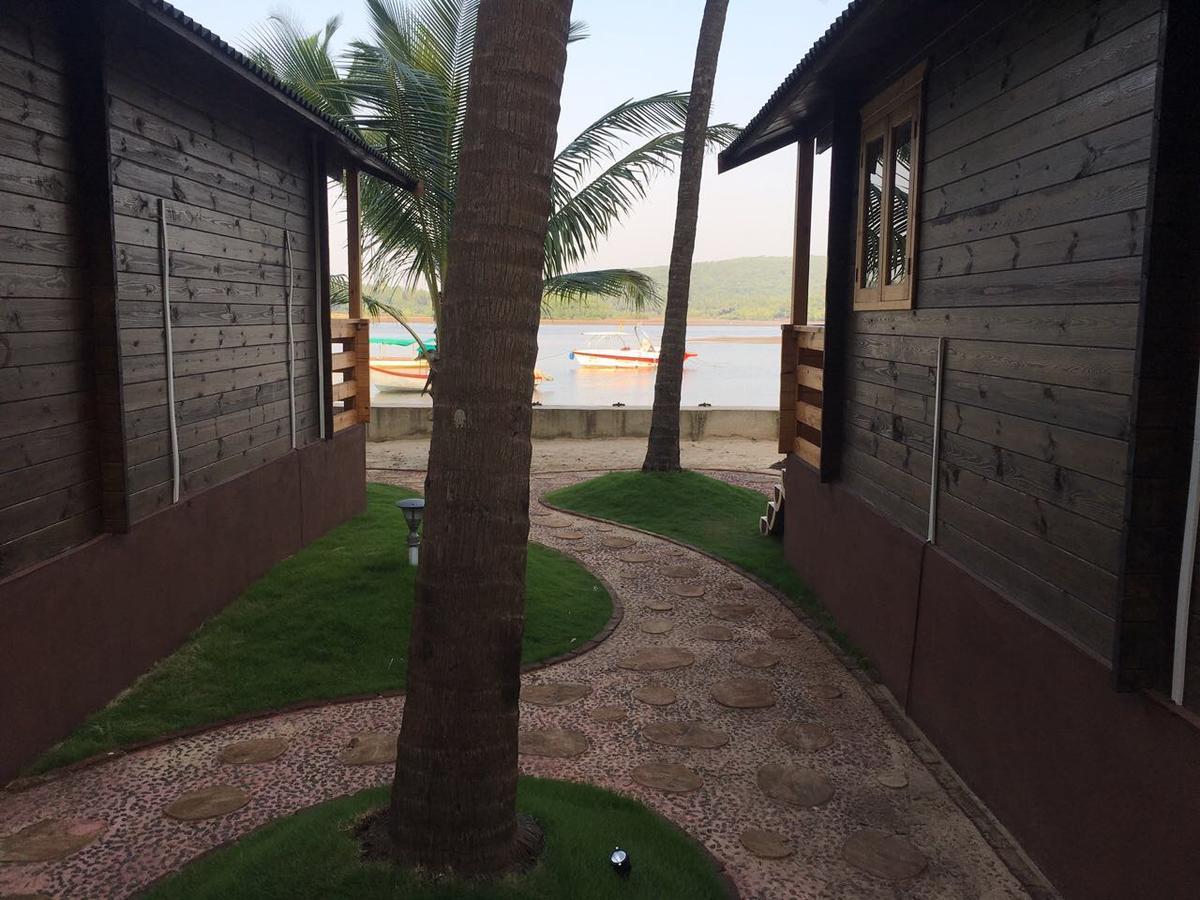 Breezywood Resort Mālvan Exterior foto